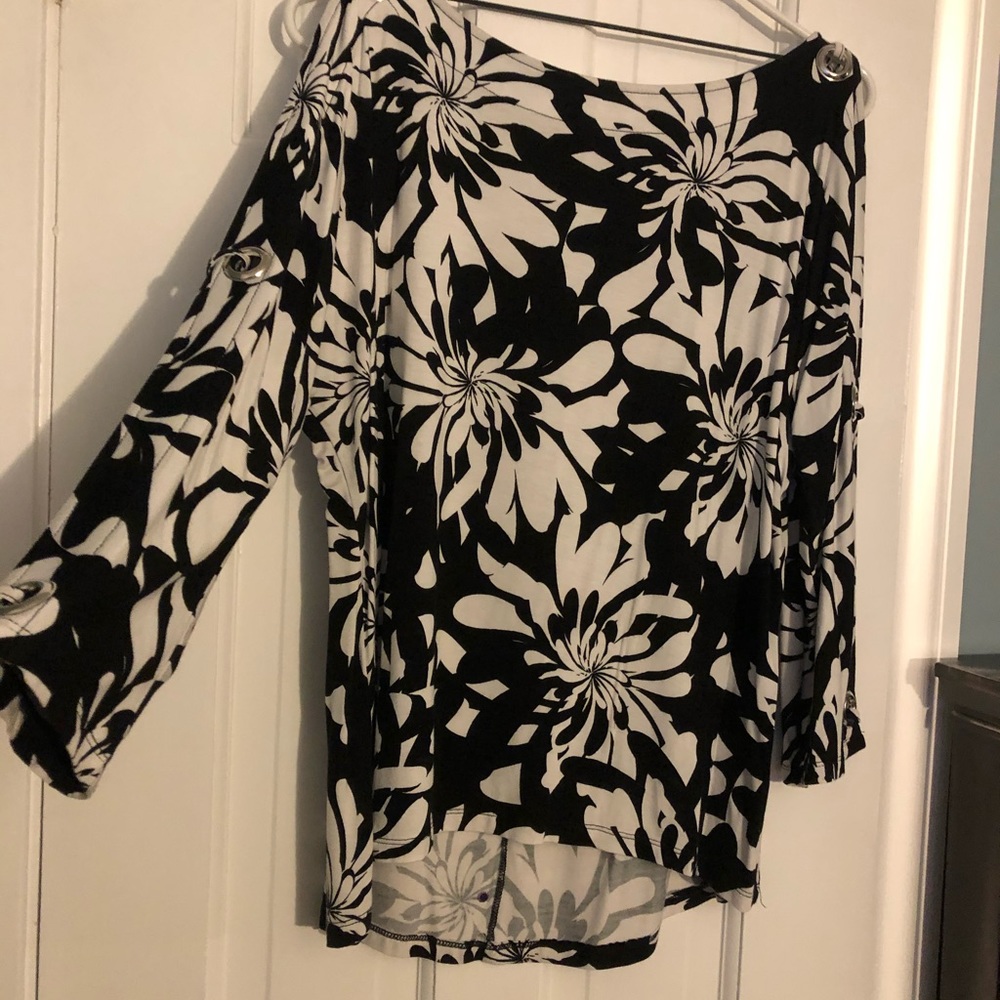 Cable & Gage Black and White Floral Blouse